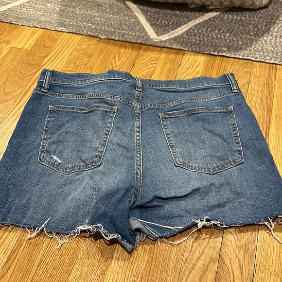 Gap 4” High Rise Shorts - Picture 3 of 3